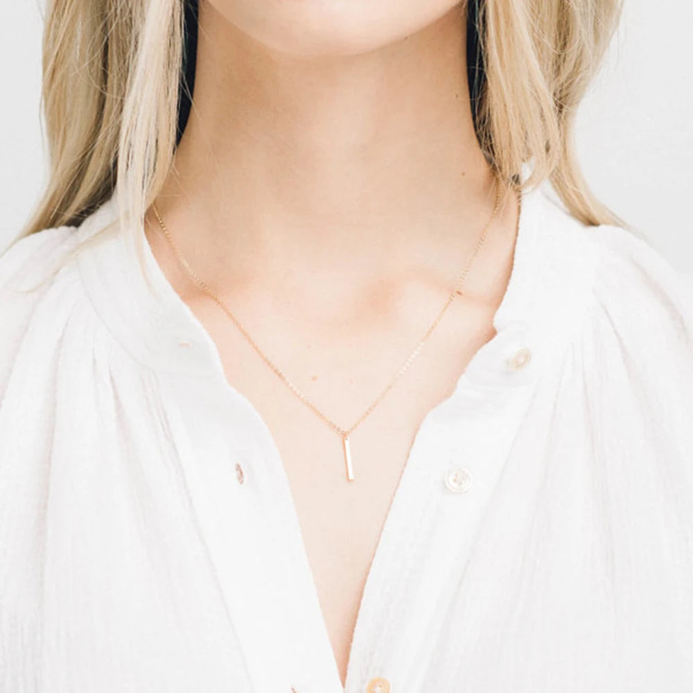 Colar E-Manco Choker em Aço Inoxidável Estiloso